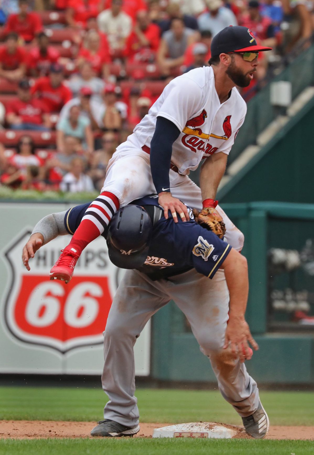 Close doesn't count as Cards lose to Brewers 2-1